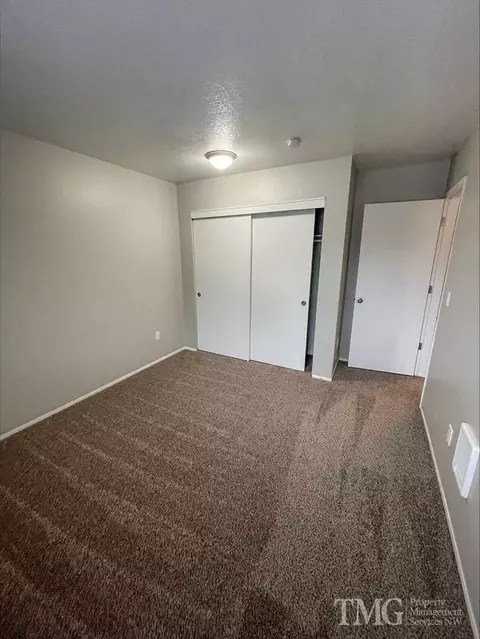 805 NE Kane Dr, Gresham, OR 97030 photo 12