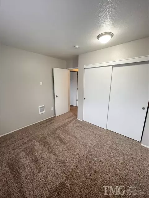 805 NE Kane Dr, Gresham, OR 97030 photo 7