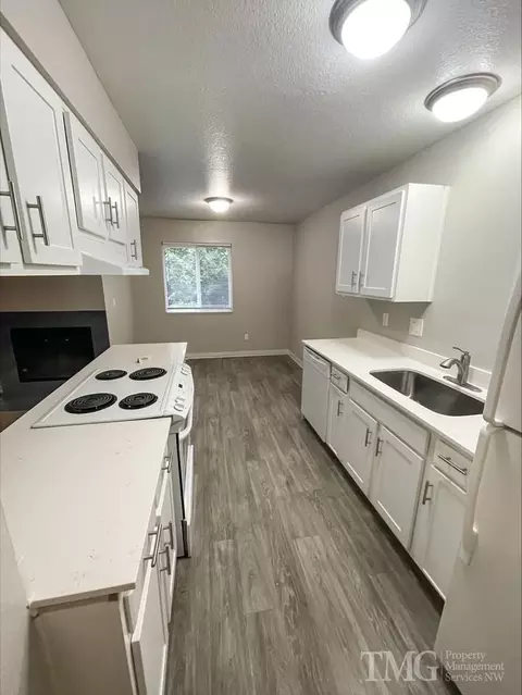 805 NE Kane Dr, Gresham, OR 97030