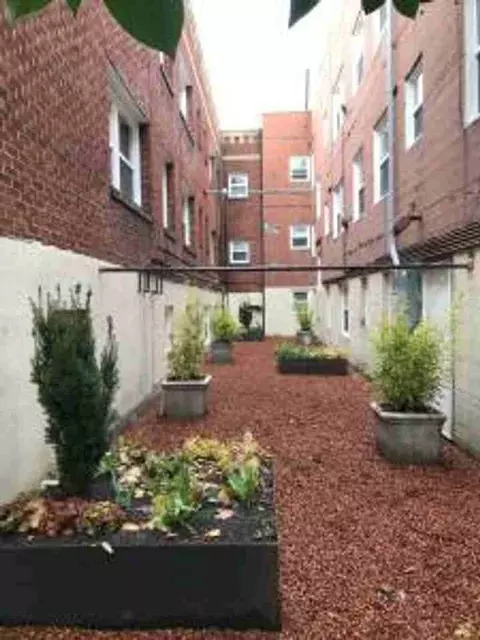 3046 NE Holladay St, Portland, OR 97232