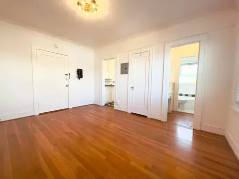 3046 NE Holladay St, Portland, OR 97232