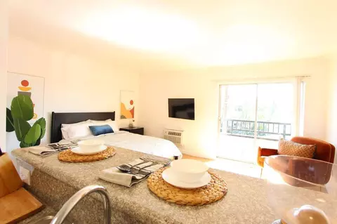 7513 Fountain Ave, Los Angeles, CA 90046