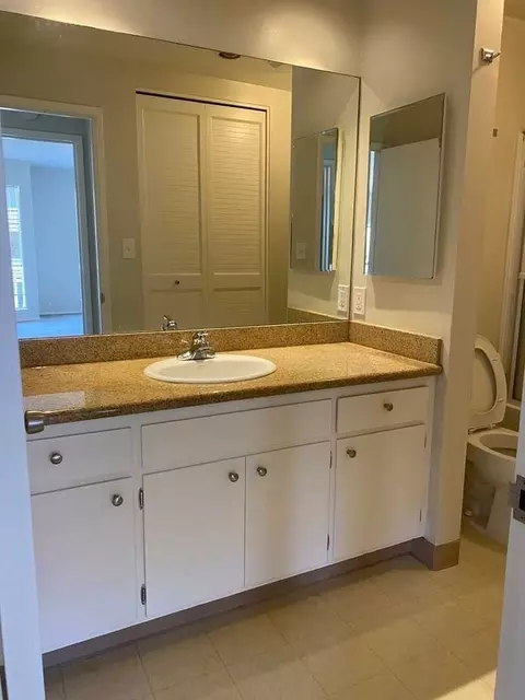 1901 Garden Dr, Burlingame, CA 94010