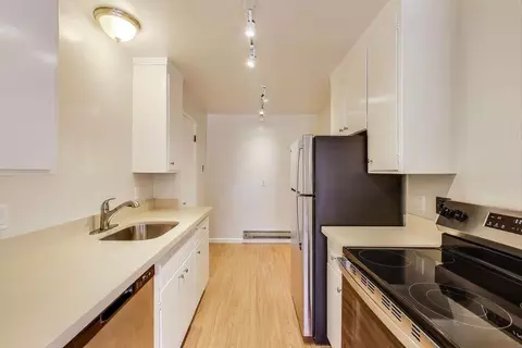1901 Garden Dr, Burlingame, CA 94010