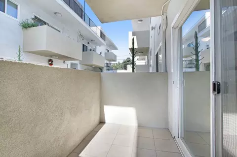 303 E Alameda Ave, Burbank, CA 91502 photo 2