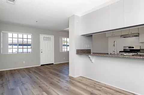 569 E 11th St, Upland, CA 91786 photo 4