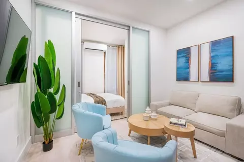 E 78th St, New York, NY 10075