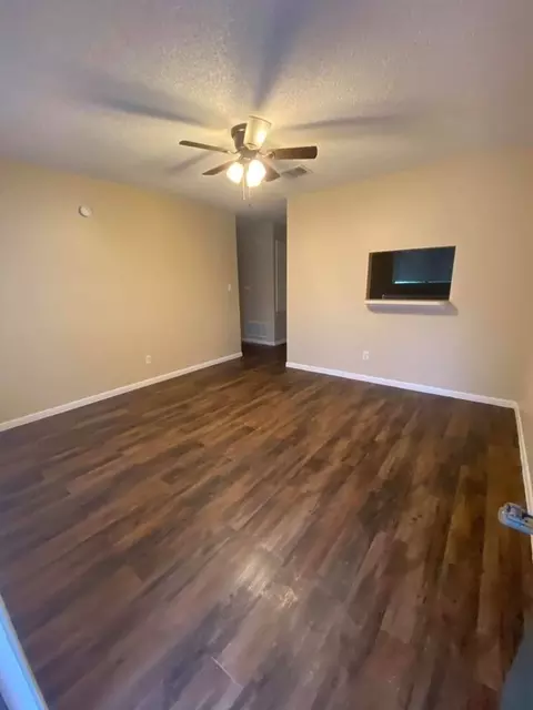 139 Elm St, Lockhart, TX 78644