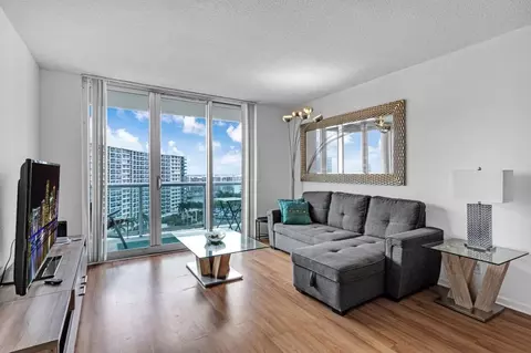 3901 S Ocean Dr, Hollywood, FL 33019