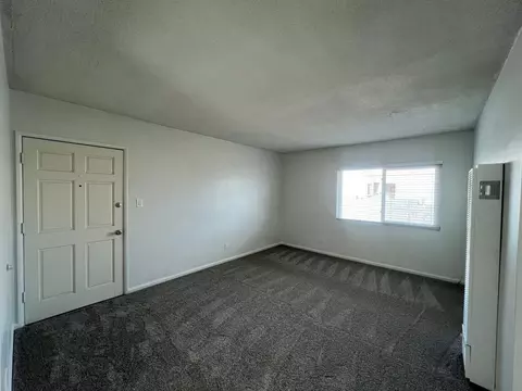 4453 W 129th St, Hawthorne, CA 90250