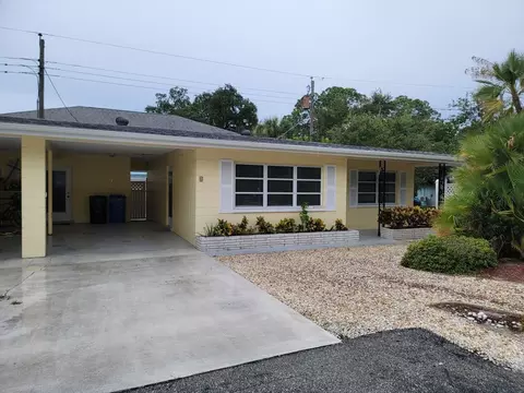 513 Manatee Ct, Venice, FL 34285