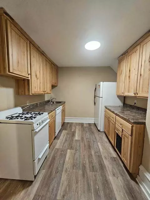 1123 W 22nd St, Cedar Falls, IA 50613