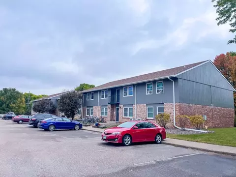 1011 State St, River Falls, WI 54022