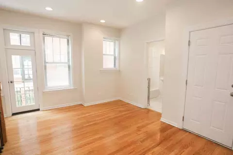 428 W Surf St, Chicago, IL 60657