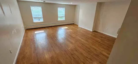 32 Mulsey St, Manchester, NH 03101