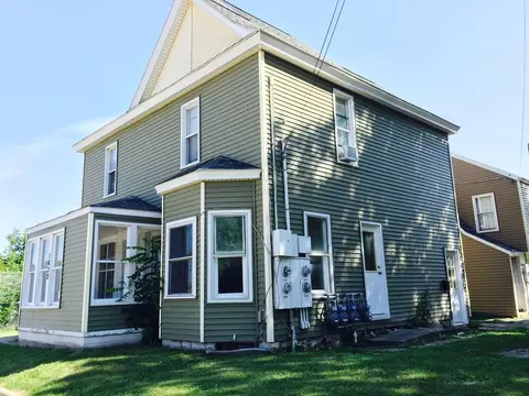 1632 Waterloo Rd, Cedar Falls, IA 50613