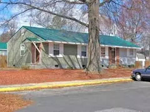 105 NE Inverness St, Winston Salem, NC 27105