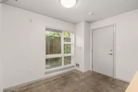 422 11th Ave E, Seattle, WA 98102