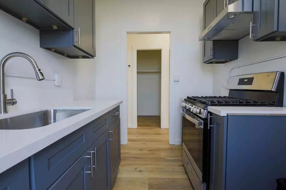  960 S Oxford Ave, Los Angeles, CA 90006 photo 2