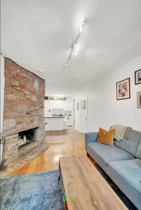 451 W Belden Ave, Chicago, IL 60614 photo 3