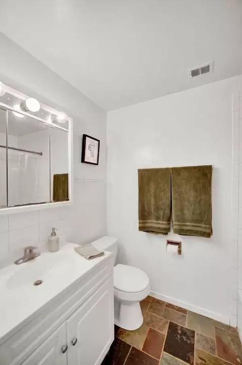 451 W Belden Ave, Chicago, IL 60614 photo 8