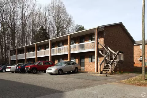 5470 Shattalon Dr, Winston Salem, NC 27106