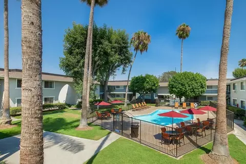 12901 Dale St, Garden Grove, CA 92841 photo 2