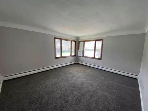 6326 Ridge Rd, Parma, OH 44129