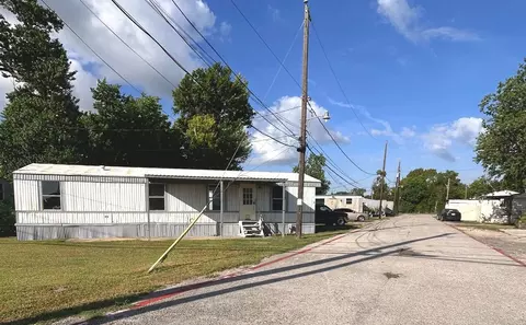 2824 Randolph Rd, Pasadena, TX 77503
