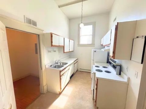 202 W Columbia Ave, Champaign, IL 61820 photo 4