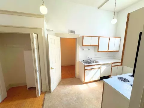 202 W Columbia Ave, Champaign, IL 61820 photo 5