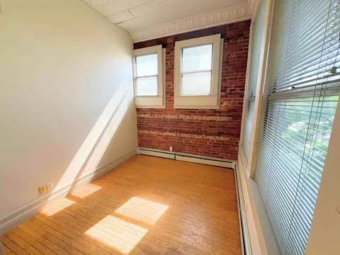202 W Columbia Ave, Champaign, IL 61820 photo 2
