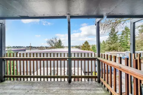 7582 SW Hunziker Rd, Tigard, OR 97223