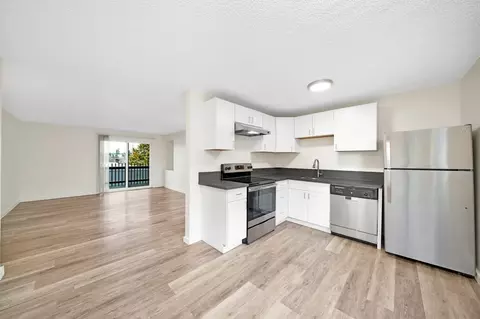 7582 SW Hunziker Rd, Tigard, OR 97223