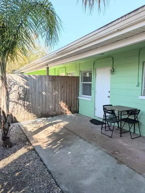 1420 Avocado Ave, Melbourne, FL 32935