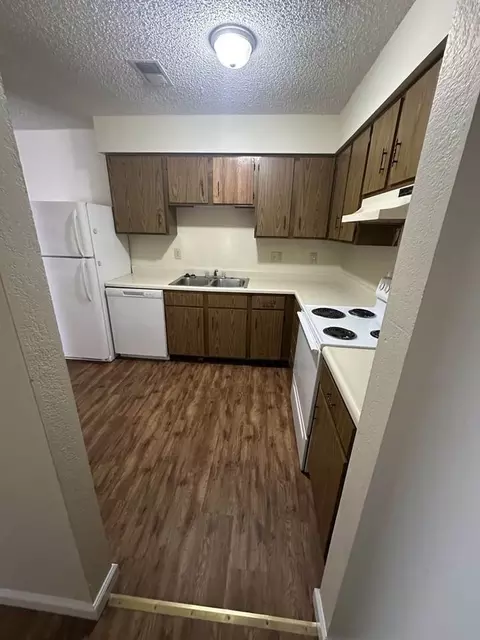 174 Church St, Hollister, MO 65672