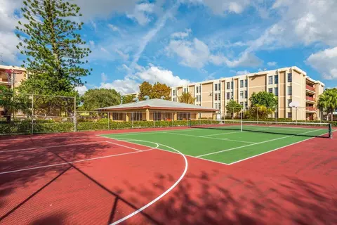 10255 SW 24th St, Miami, FL 33165