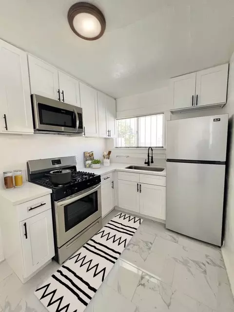 1203 S Bronson Ave, Los Angeles, CA 90019