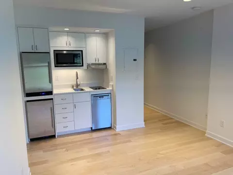 1568 Eustis St, Lauderdale, MN 55108