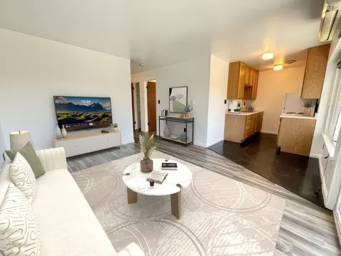 4214 11th Ave NE, Seattle, WA 98105