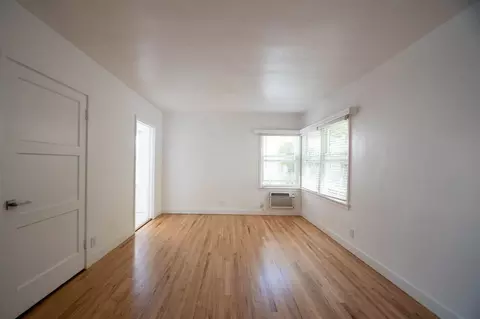 14437 Dickens St, Sherman Oaks, CA 91423