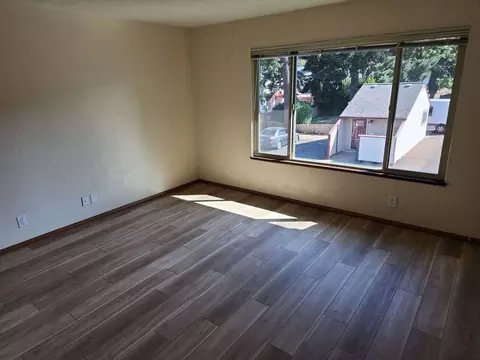 525 Grant Ave, Cottage Grove, OR 97424