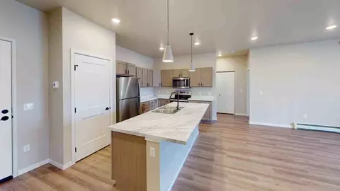 1631 4th St NE, Watertown, SD 57201