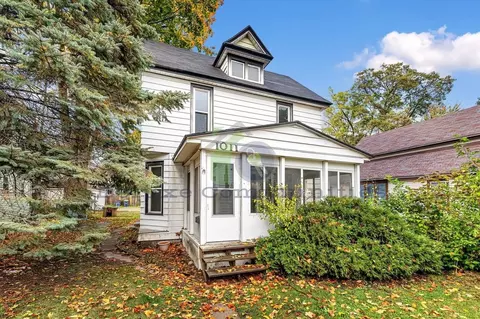 1011 Jennette Ave NW, Grand Rapids, MI 49504