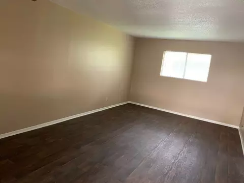 2801 W Sunset Dr, Orange, TX 77630