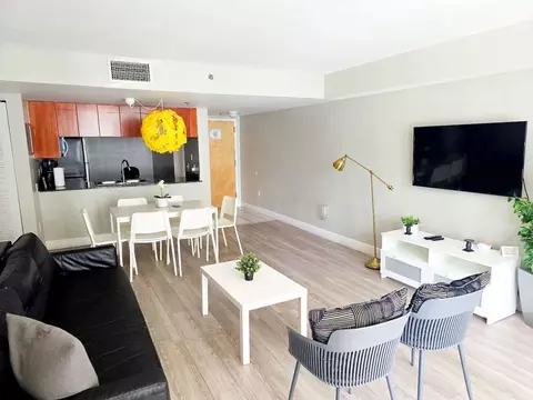 1 NW 12th St, Miami, FL 33136