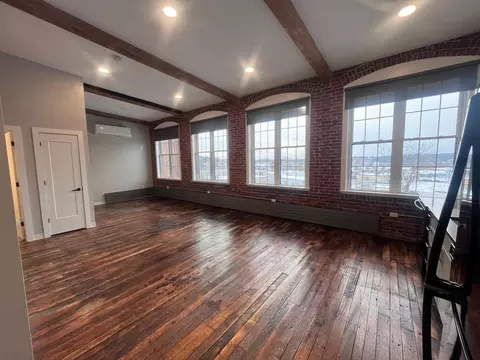 252 Willow St, Manchester, NH 03103