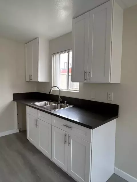 10356 Commerce Ave, Tujunga, CA 91042 photo 2
