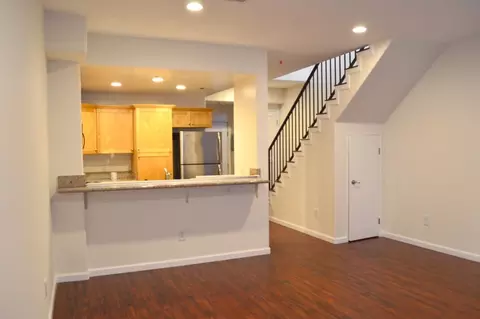 5330 Satsuma Ave, Los Angeles, CA 91601