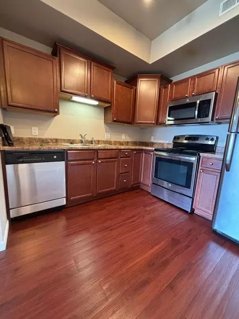 230 W Hills Ln, Waterloo, IA 50701